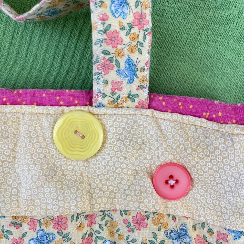 3/$30 🌟 Floral Tote Bag with Colorful Buttons - Picture 4 of 9